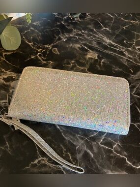 Sparkly Silver Glitter Wallet Wristlet NEW